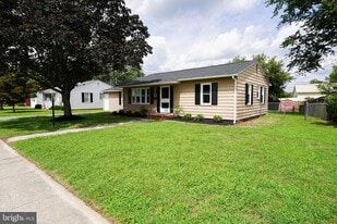 737 Magnolia Dr in Seaford, DE - Building Photo