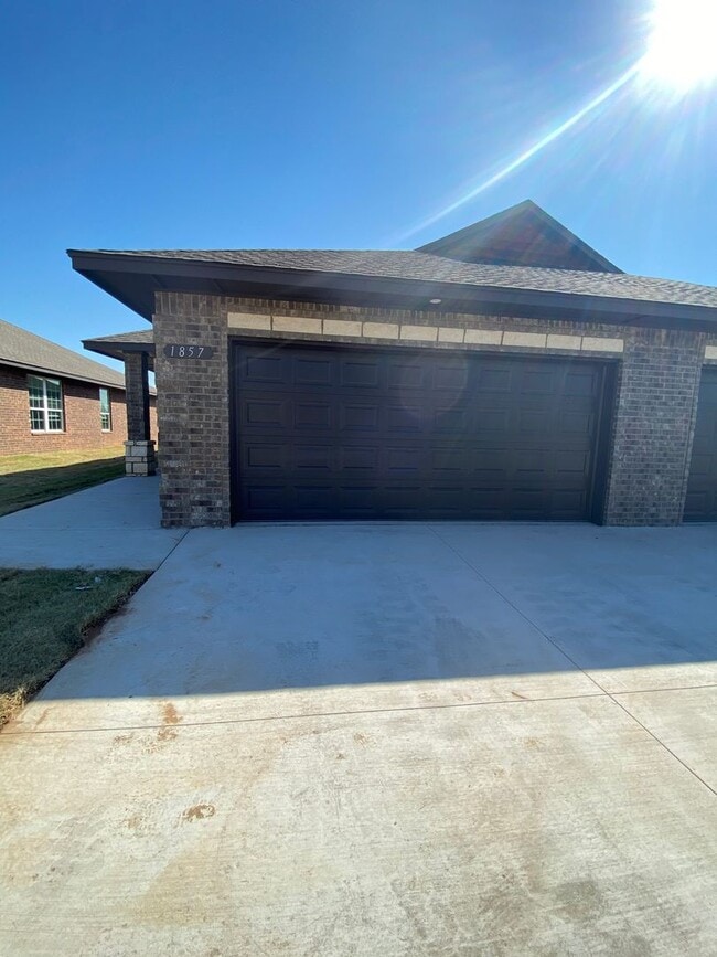 1857 Cypress Ln in El Reno, OK - Building Photo - Building Photo