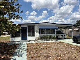 37925 Date Palm Dr in Zephyrhills, FL - Building Photo
