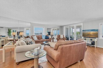 6500 Sunset Way in St Pete Beach, FL - Building Photo - Building Photo