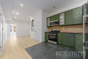 426 Chauncey St in Brooklyn, NY - Building Photo