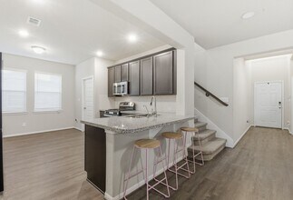 8434 Beacon Bay Cir in Mont Belvieu, TX - Building Photo - Building Photo