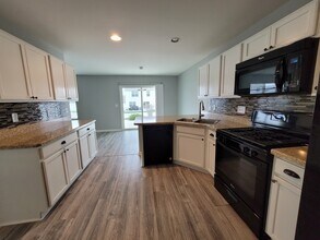 646 Vine St in Hampshire, IL - Building Photo - Building Photo