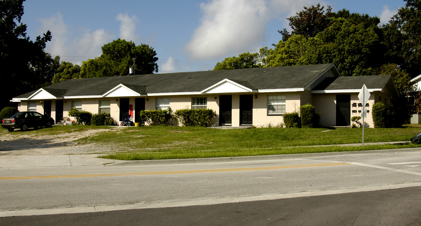 613 Robin Rd in Lakeland, FL - Foto de edificio