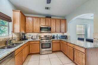 2110 Keepsake Dr in Austin, TX - Foto de edificio - Building Photo