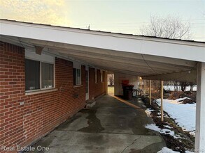 29449 Everett St in Southfield, MI - Building Photo - Building Photo