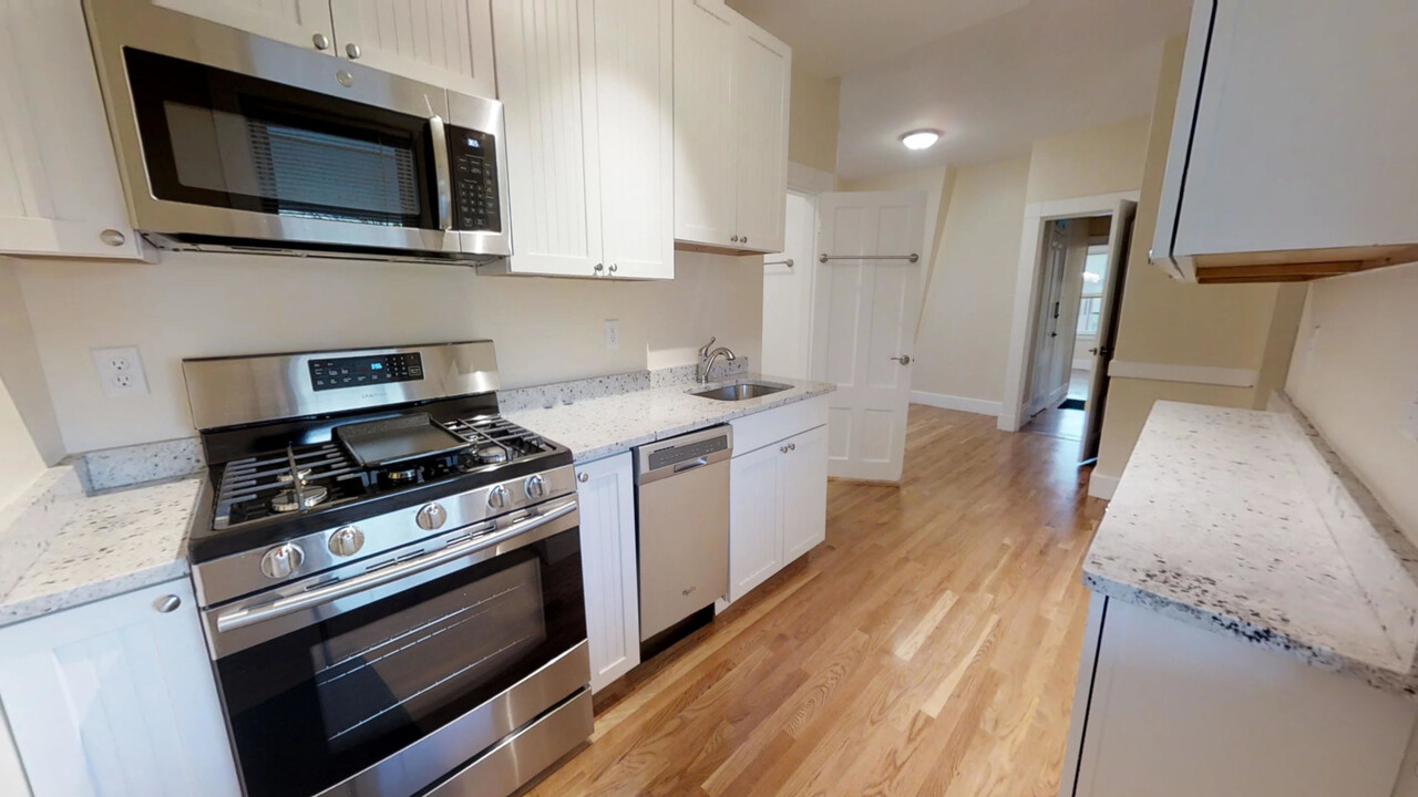 413 Washington St, Unit 3 in Cambridge, MA - Building Photo