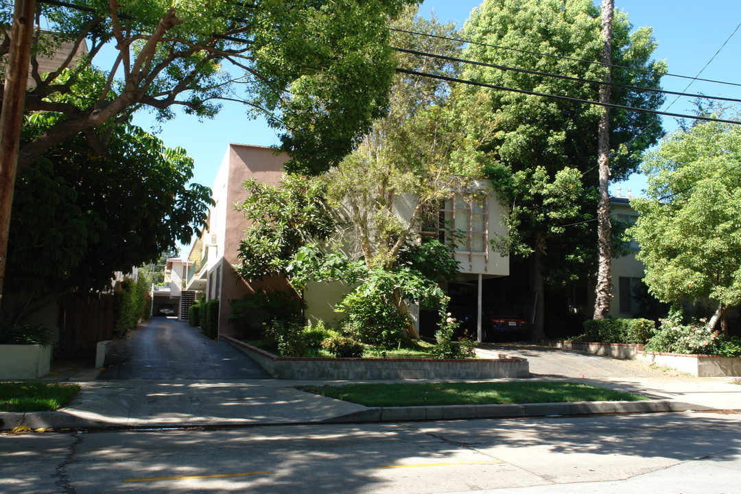 14924 Dickens St in Sherman Oaks, CA - Foto de edificio