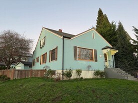 2732 Eldridge Ave in Bellingham, WA - Building Photo