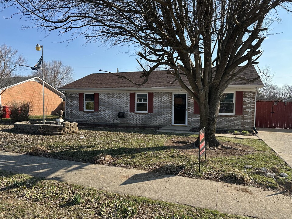 417 Corman Dr in Nicholasville, KY - Building Photo