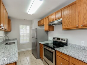 919 Crestmere St in Charlotte, NC - Building Photo - Building Photo