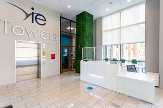 Vie Towers in Hyattsville, MD - Foto de edificio - Lobby