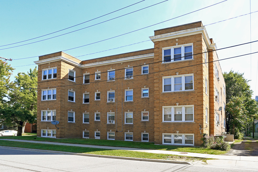 525 W 4th St in Royal Oak, MI - Foto de edificio