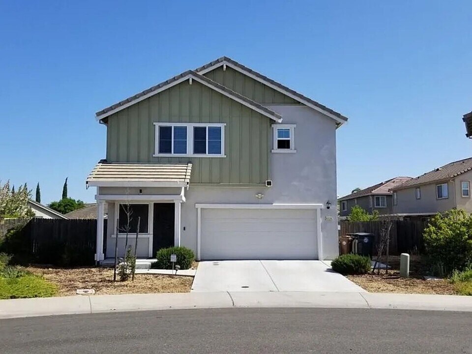 8228 Kossum Wy in Elk Grove, CA - Building Photo
