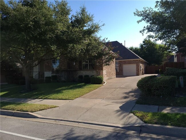 2785 Lake Forest Dr in Round Rock, TX - Building Photo - Building Photo