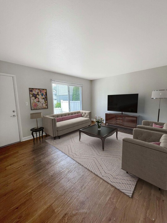 Coolidge Place Townhomes in East Lansing, MI - Foto de edificio
