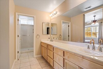 340 Promise Way in Hollister, CA - Building Photo - Building Photo