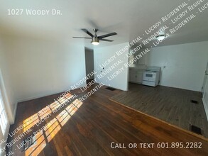 1027 Woody Dr in Jackson, MS - Building Photo - Building Photo