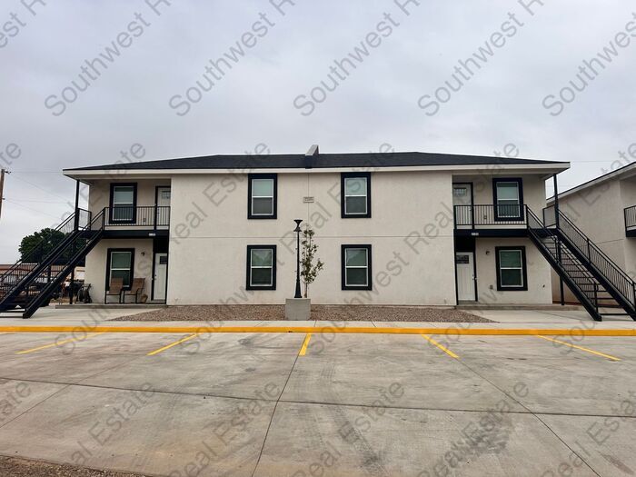 2105 Bobwhite Ct in Clovis, NM - Building Photo