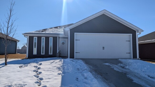 property at 1100 Pawpaw Pl