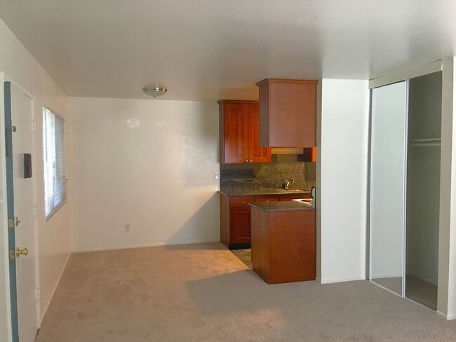 2253 Central Ave in Alameda, CA - Building Photo - Building Photo