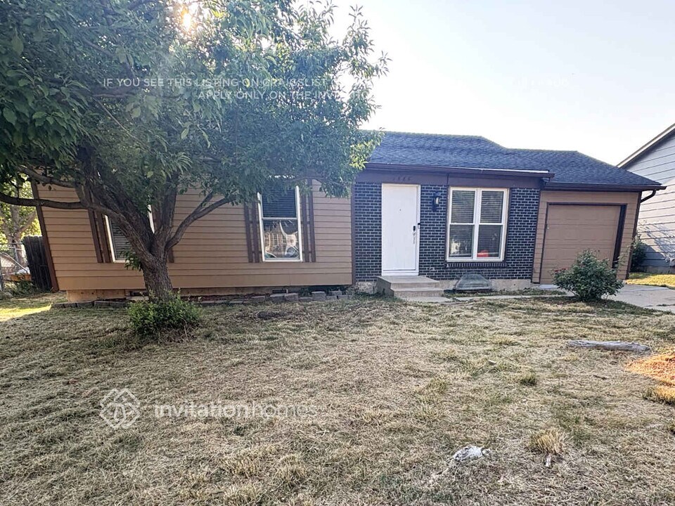 1686 Cottonwood St in Broomfield, CO - Building Photo