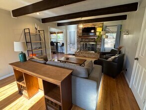 409 Crosscreek Cir in Pelham, AL - Building Photo - Building Photo