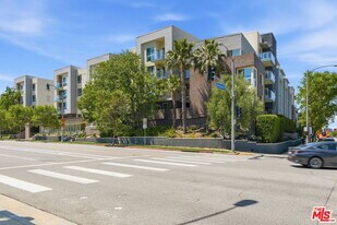 12655 Bluff Creek Dr in Los Angeles, CA - Building Photo