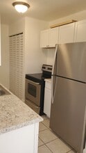 369 Diamond St, Unit B in Deltona, FL - Foto de edificio - Building Photo