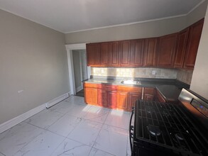 51 Hawkins St, Unit 1 in Newark, NJ - Building Photo - Building Photo