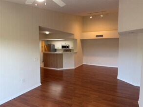 5005 Wiles Rd in Coral Springs, FL - Building Photo - Building Photo