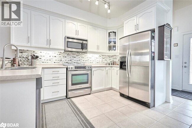 125 Huronia Rd in Barrie, ON - Building Photo - Building Photo