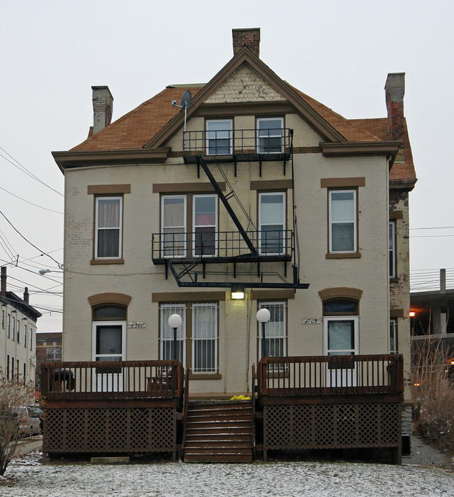 2701-2703 Euclid Ave in Cincinnati, OH - Foto de edificio - Building Photo