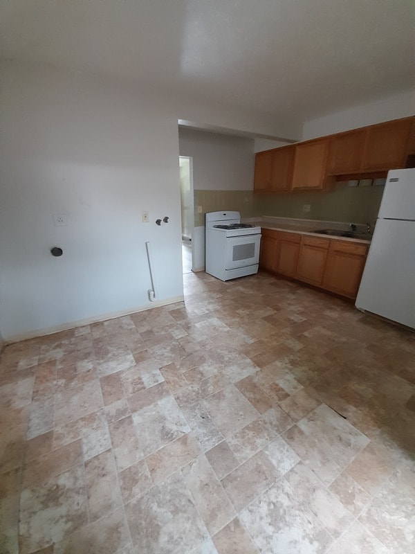 244 E Prospect St in Painesville, OH - Building Photo - Building Photo