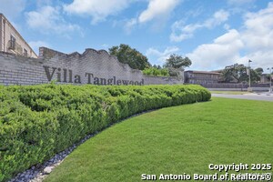 102 Ruelle in San Antonio, TX - Building Photo