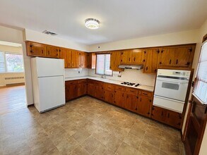 20 Union Ave in Glen Head, NY - Building Photo - Building Photo