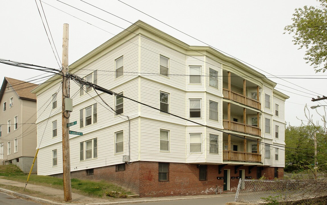 146 Flaherty Ln in Manchester, NH - Building Photo