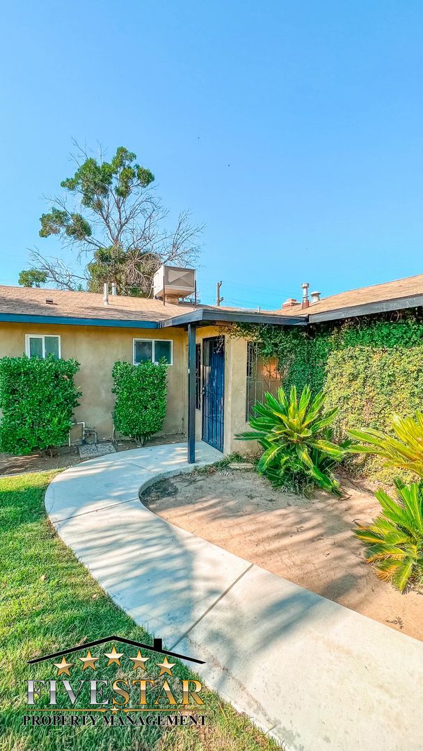 3311 Camellia Dr in Bakersfield, CA - Building Photo - Building Photo