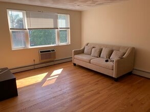 1105 Lexington St in Waltham, MA - Building Photo - Building Photo