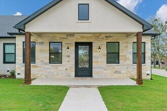 500 Highview Ct in Godley, TX - Building Photo - Building Photo
