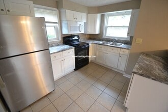 4300 W 8th St in Cincinnati, OH - Building Photo - Building Photo