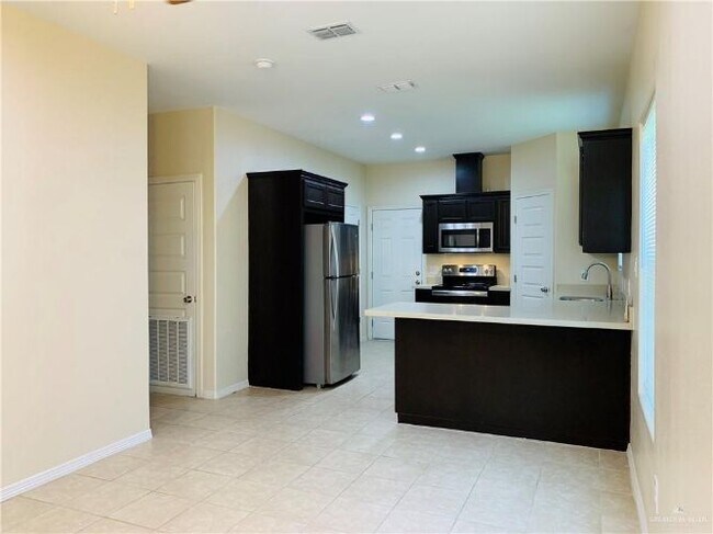 2804 E Garfield Ave-Unit -2 in Alton, TX - Building Photo - Building Photo