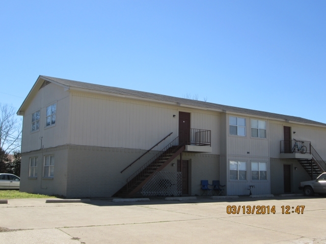 1002-1004 Wood St in Sanger, TX - Building Photo