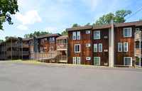 River Hollow Apartments in East Windsor, CT - Foto de edificio - Building Photo