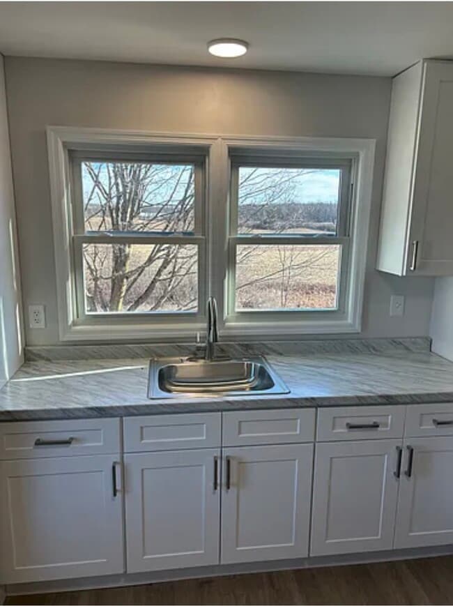 982 S Schodack Rd, Unit 4 in Castleton On Hudson, NY - Foto de edificio - Building Photo