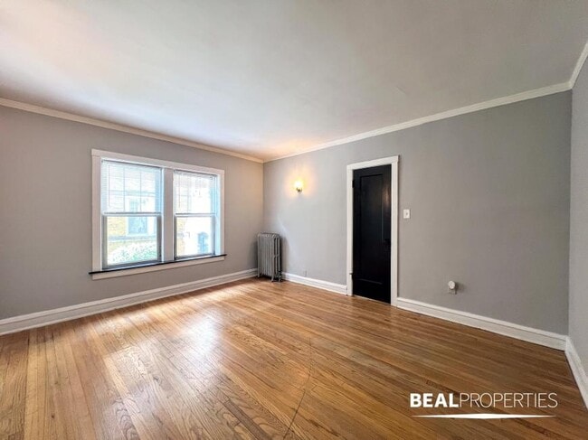 property at 2106 W Ainslie St