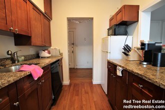 2003 Commonwealth Avenue, Unit 9 in Boston, MA - Building Photo - Building Photo