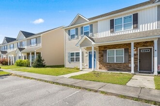 525 Oyster Rock Ln in Sneads Ferry, NC - Building Photo - Building Photo