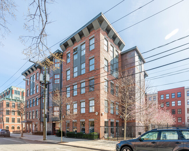 825 Adams St in Hoboken, NJ - Building Photo - Building Photo