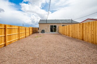 2185 E Butler Ave in Kingman, AZ - Foto de edificio - Building Photo
